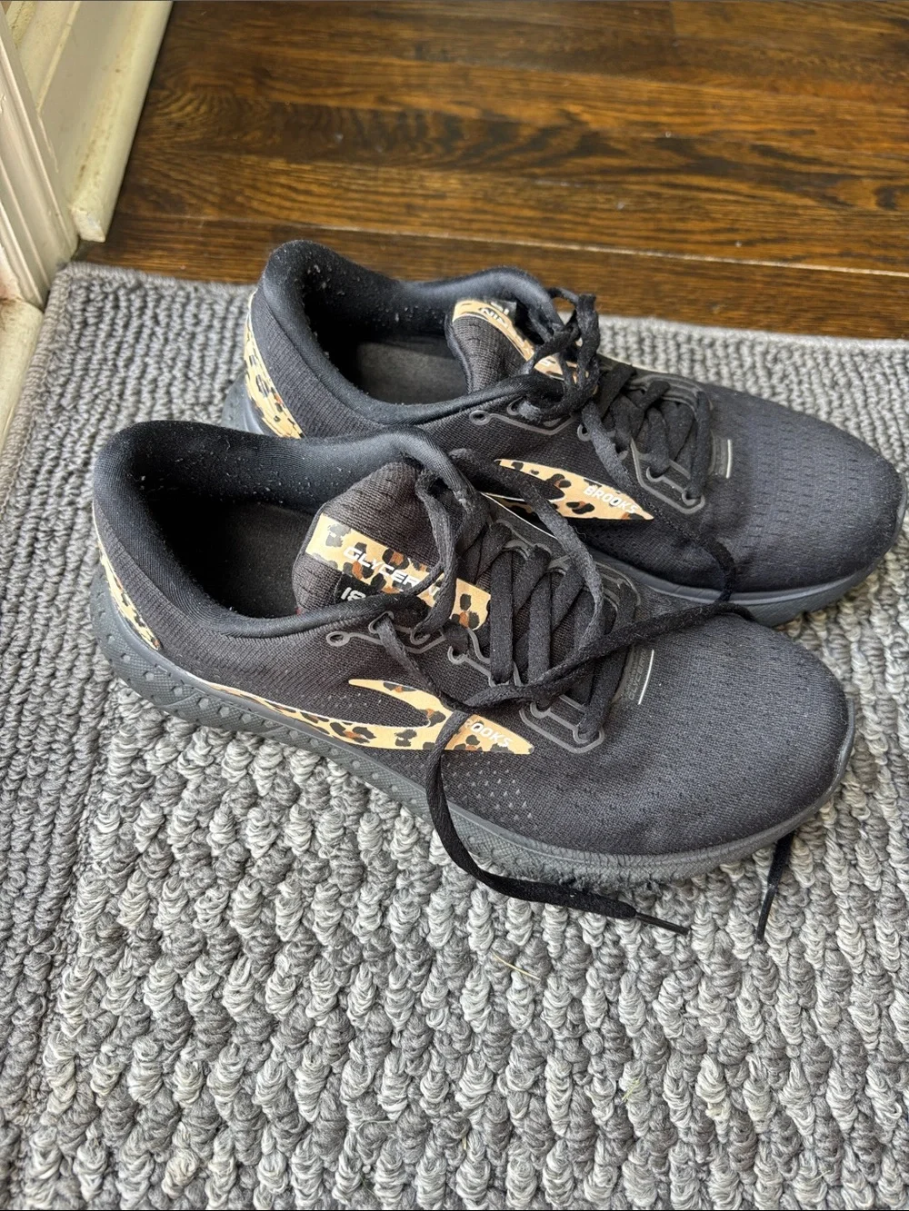 Brooks Glycerin Black Running Shoes with Leopard Print Accent - Picture 1 of 6
